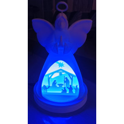Ange et sa crèche lumineuse