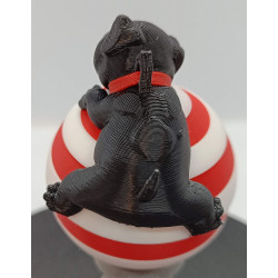 Boule de sapin : chien endormi