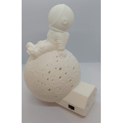 Petit astronaute sur la lune